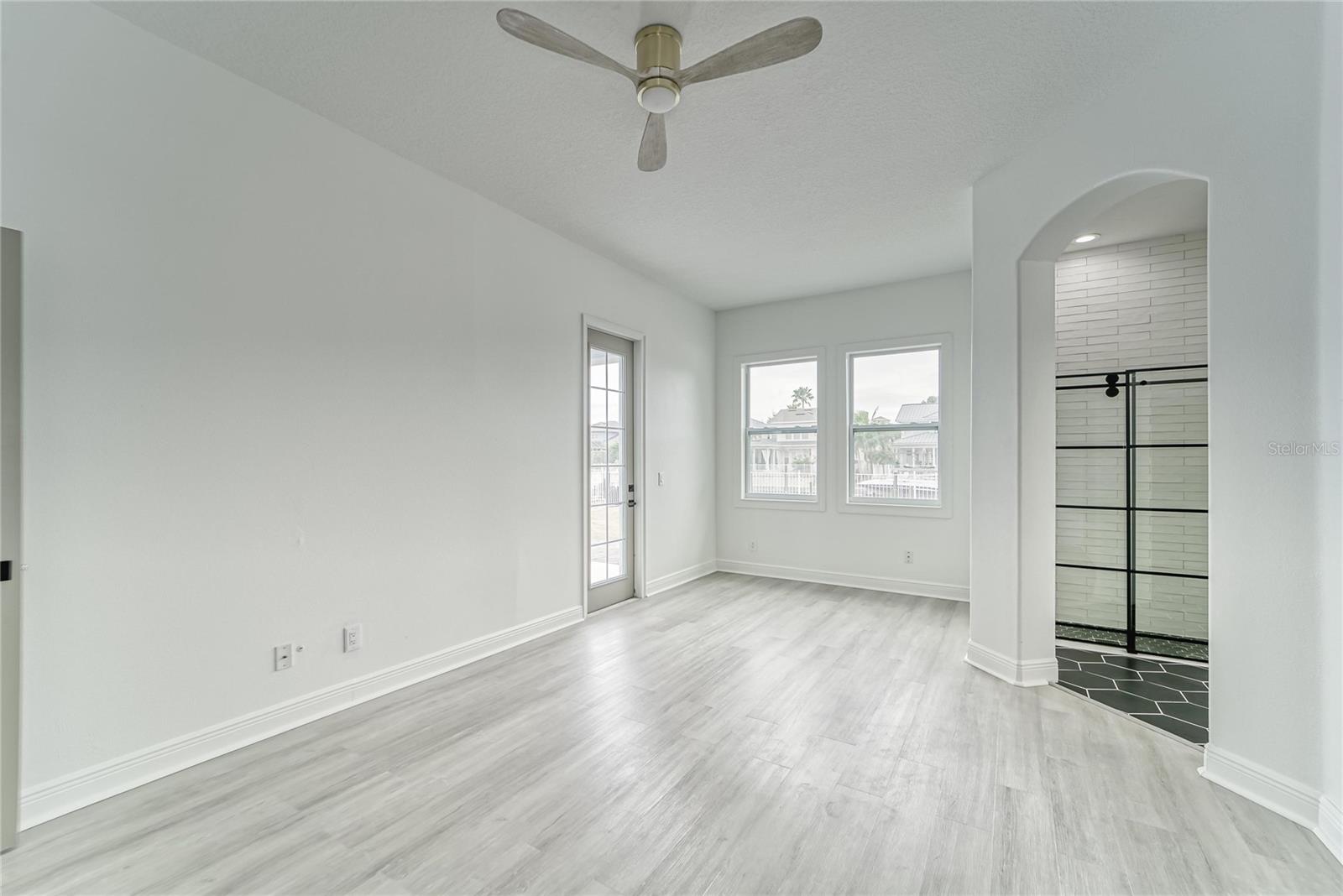 MIRABAY PH 3B-2 - Residential