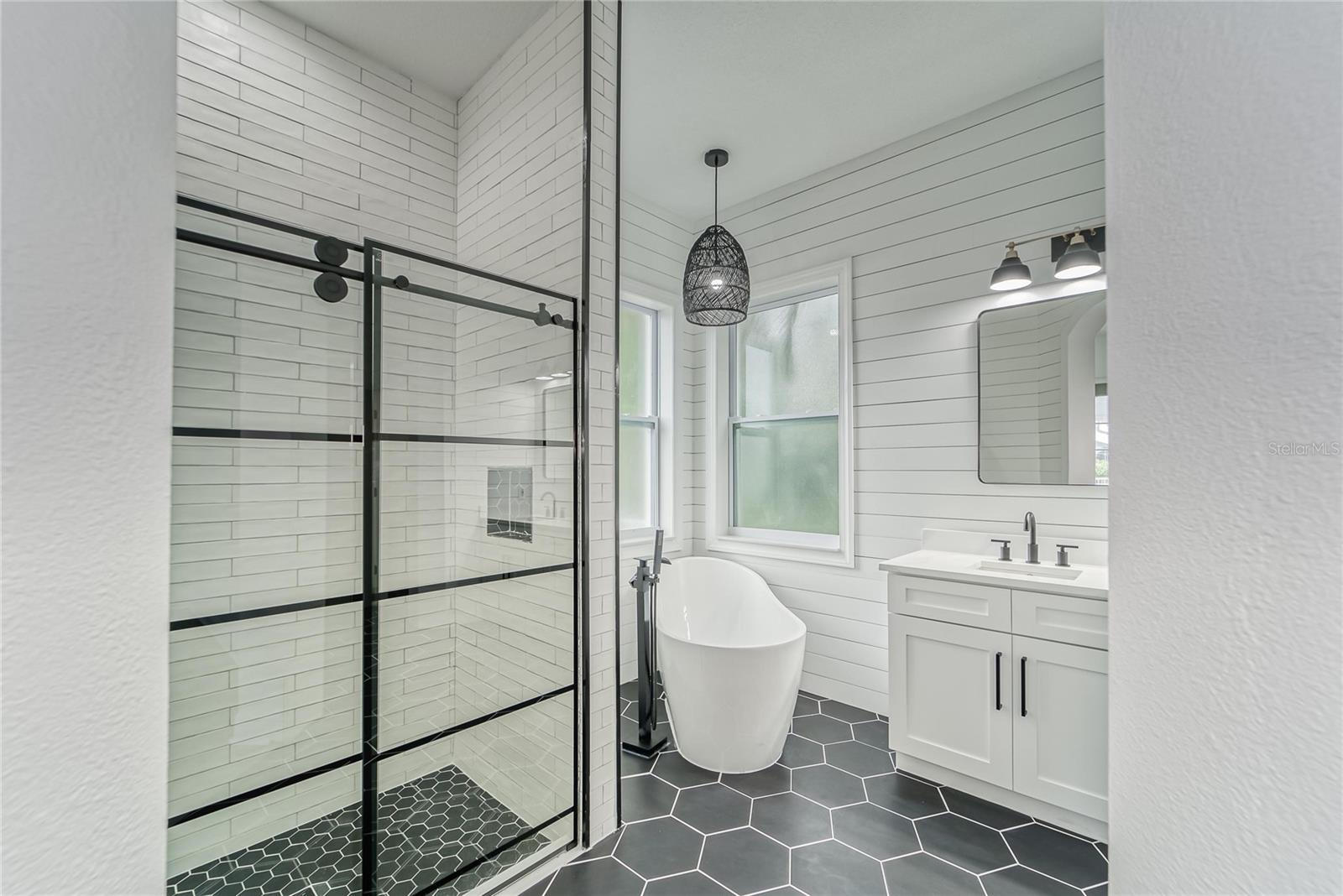 MIRABAY PH 3B-2 - Residential