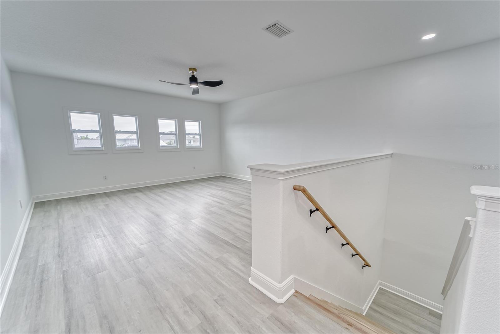 MIRABAY PH 3B-2 - Residential