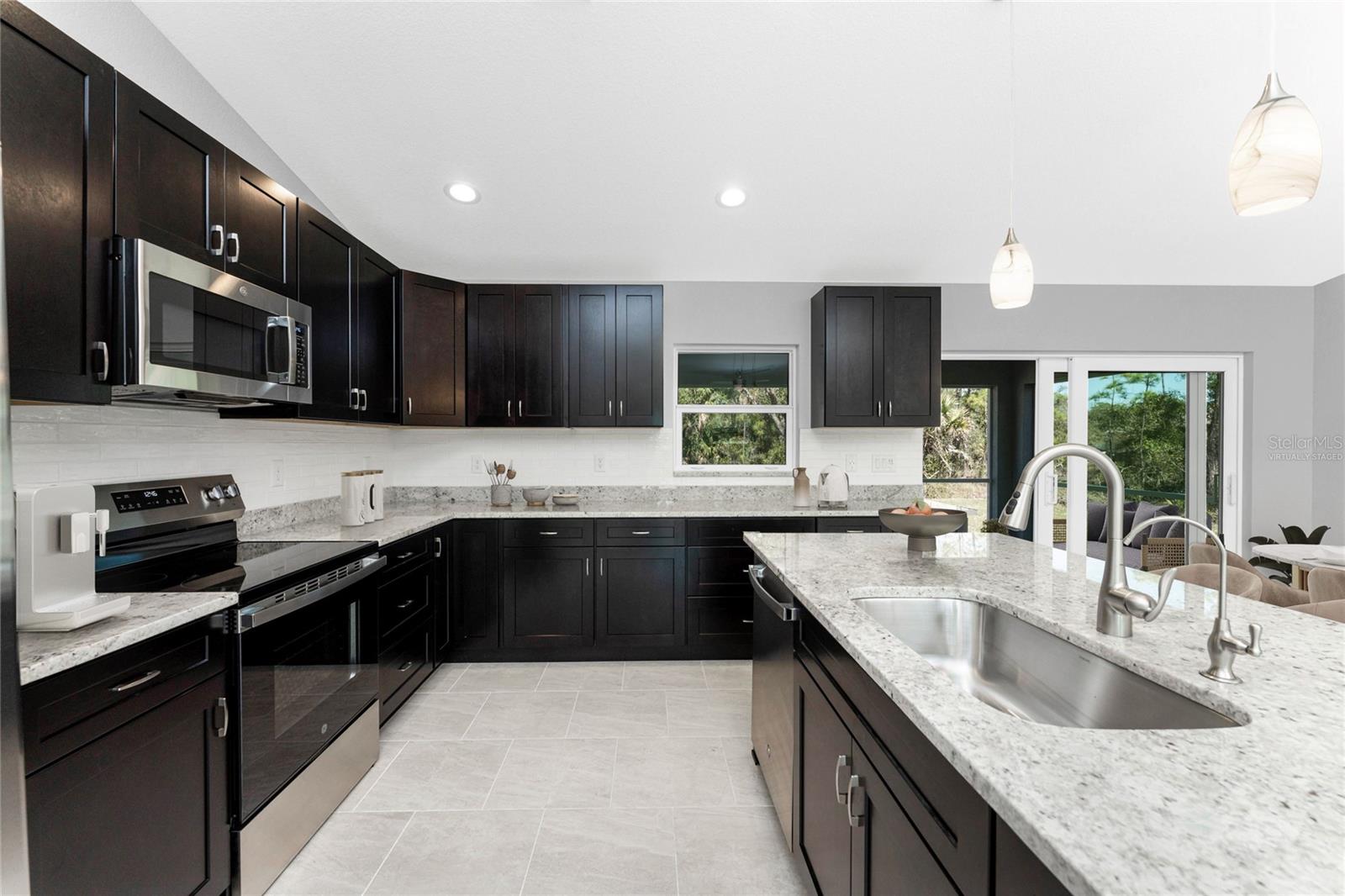 1565 - PORT CHARLOTTE SUB 21 - Residential