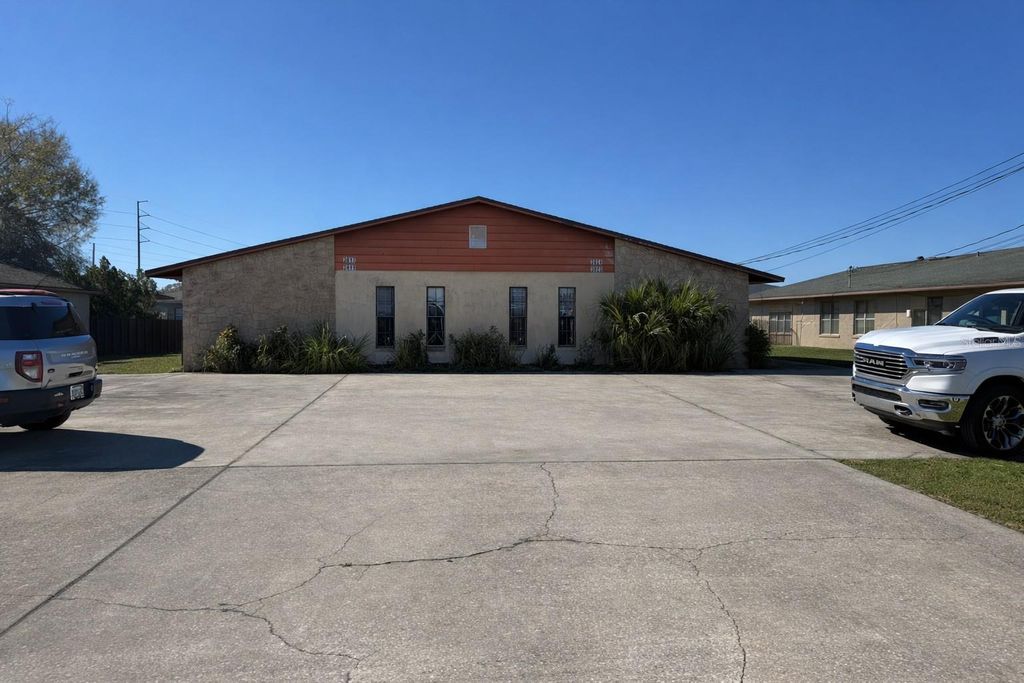 Photo of 3023 Saint Paul Drive, Winter Haven, FL 33880 (MLS # P4938041)