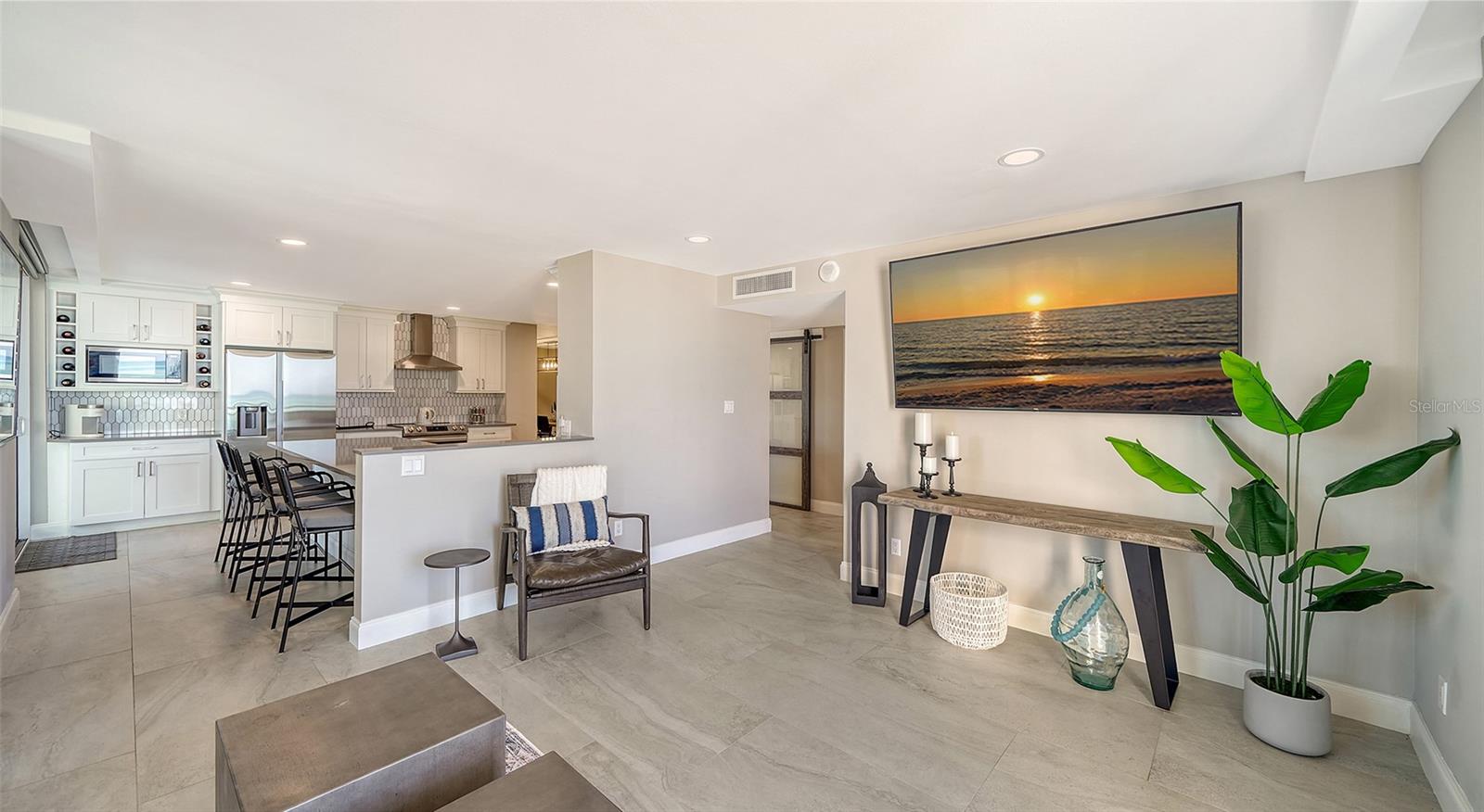 SIESTA TOWERS - Residential Lease