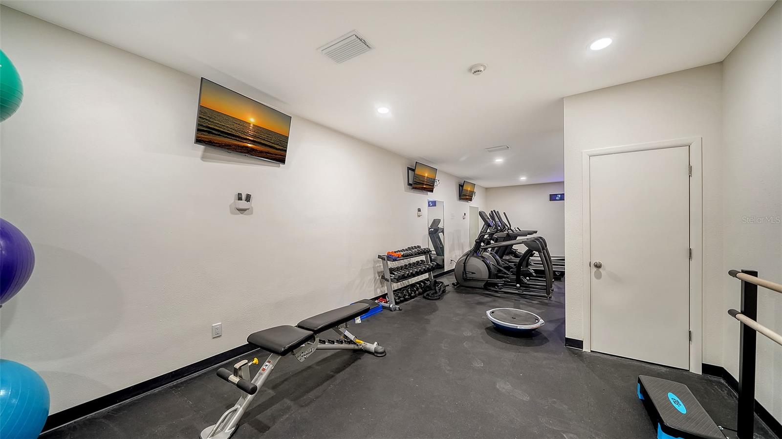 SIESTA TOWERS - Residential Lease