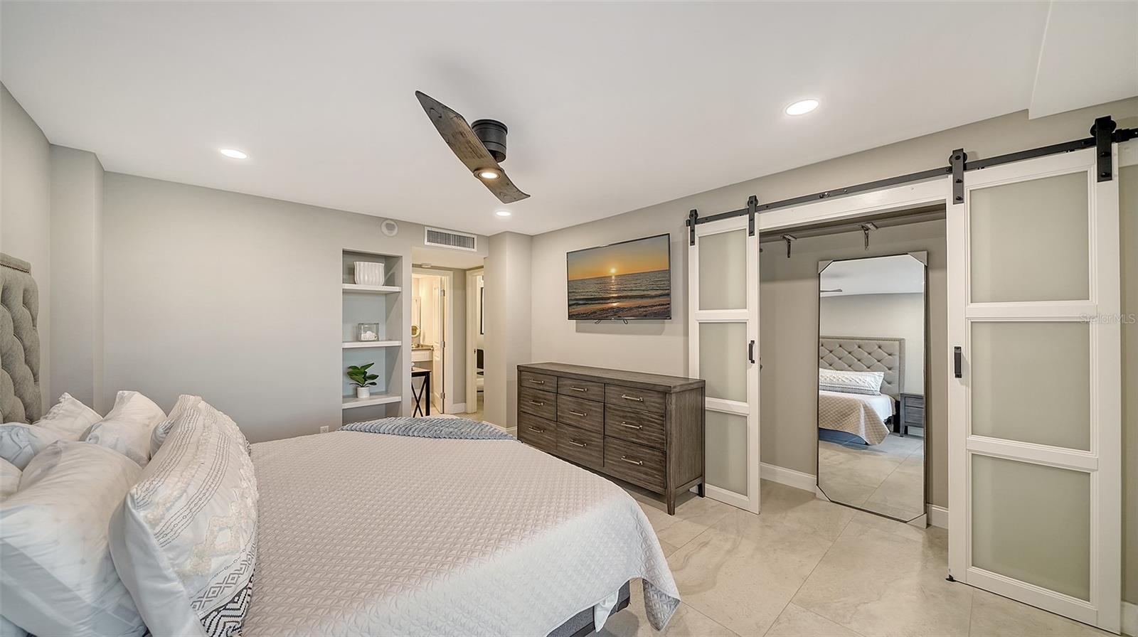 SIESTA TOWERS - Residential Lease