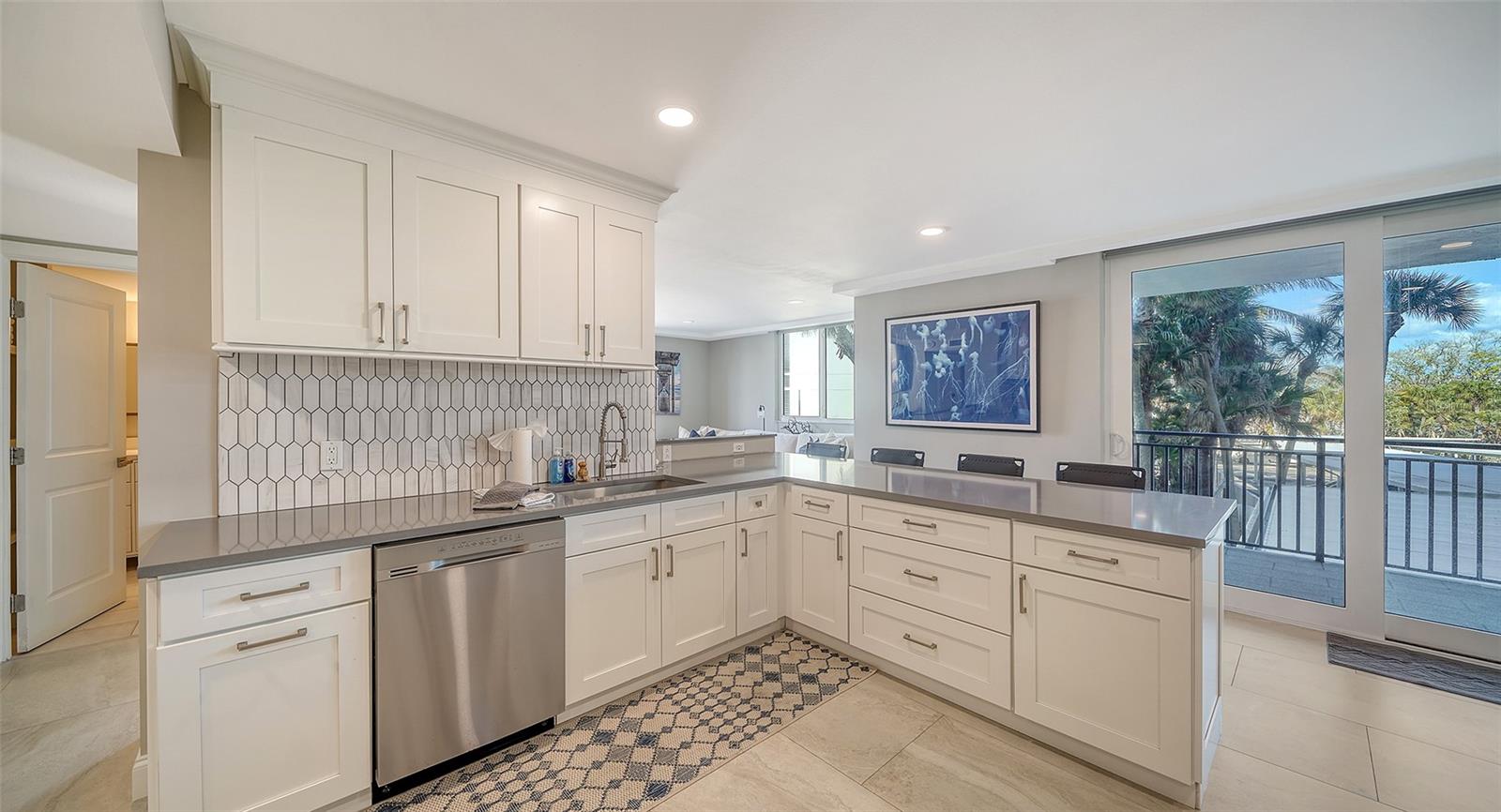 SIESTA TOWERS - Residential Lease