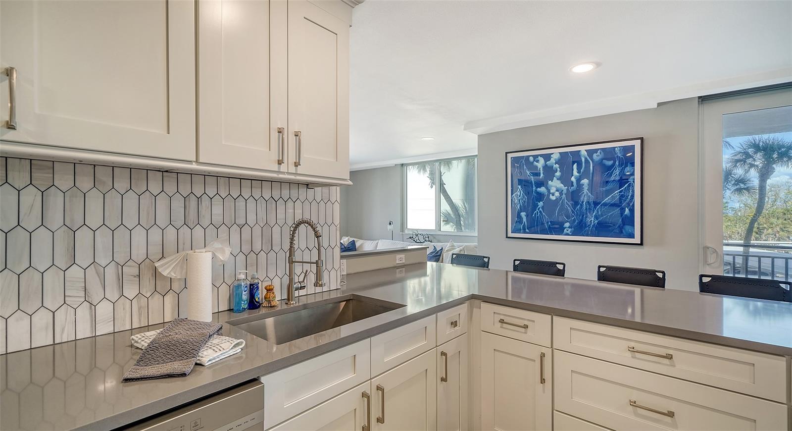 SIESTA TOWERS - Residential Lease