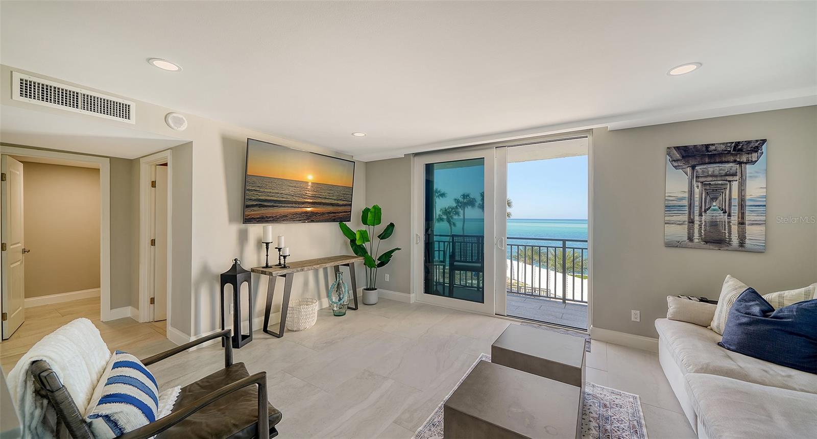 SIESTA TOWERS - Residential Lease