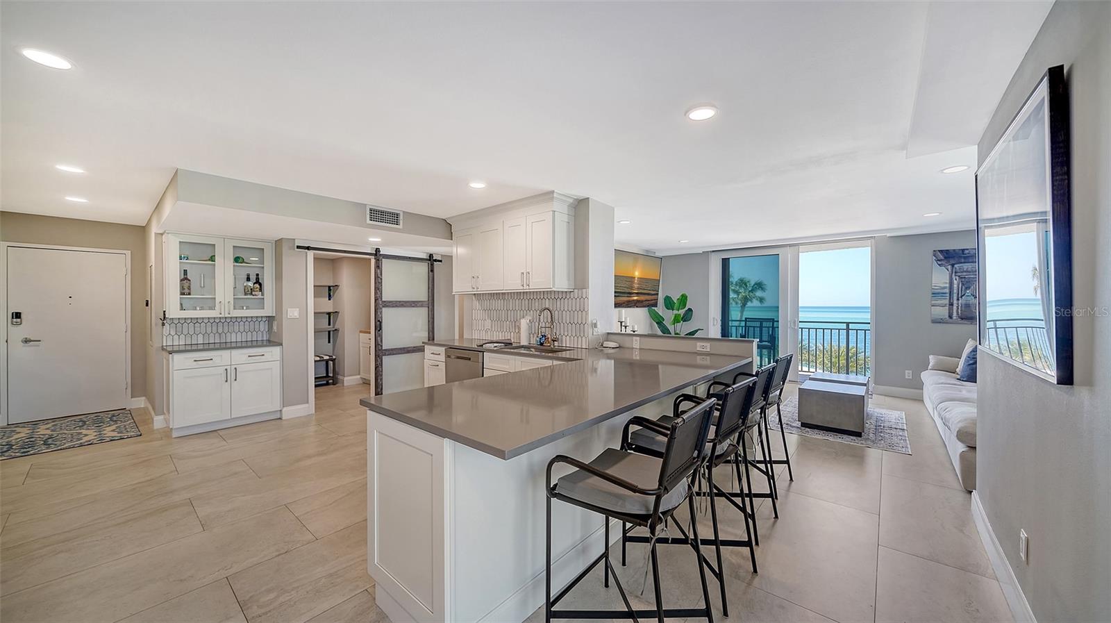 SIESTA TOWERS - Residential Lease