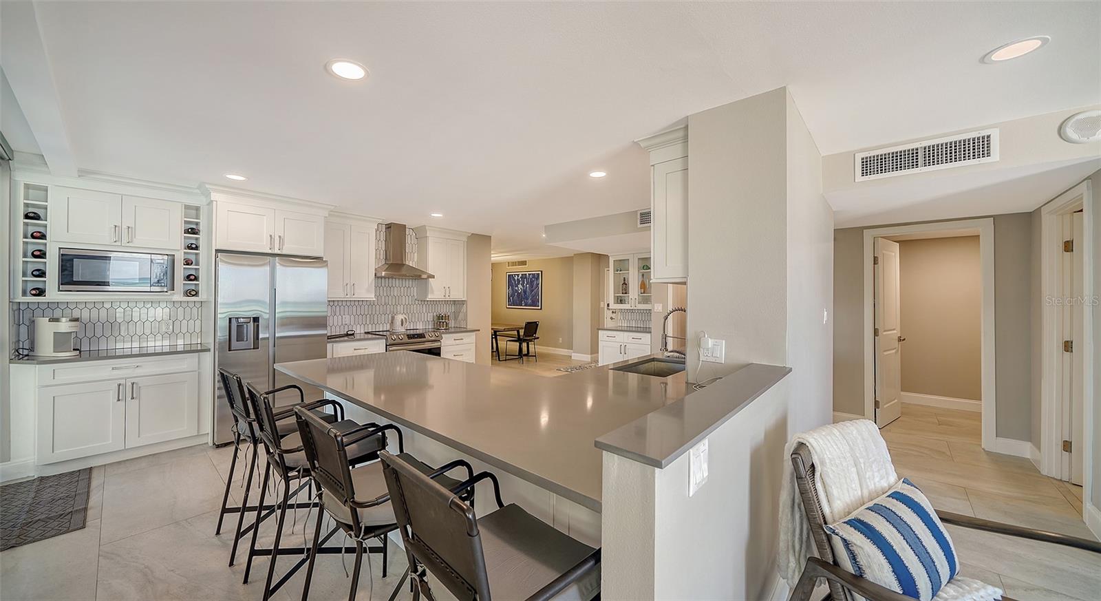 SIESTA TOWERS - Residential Lease