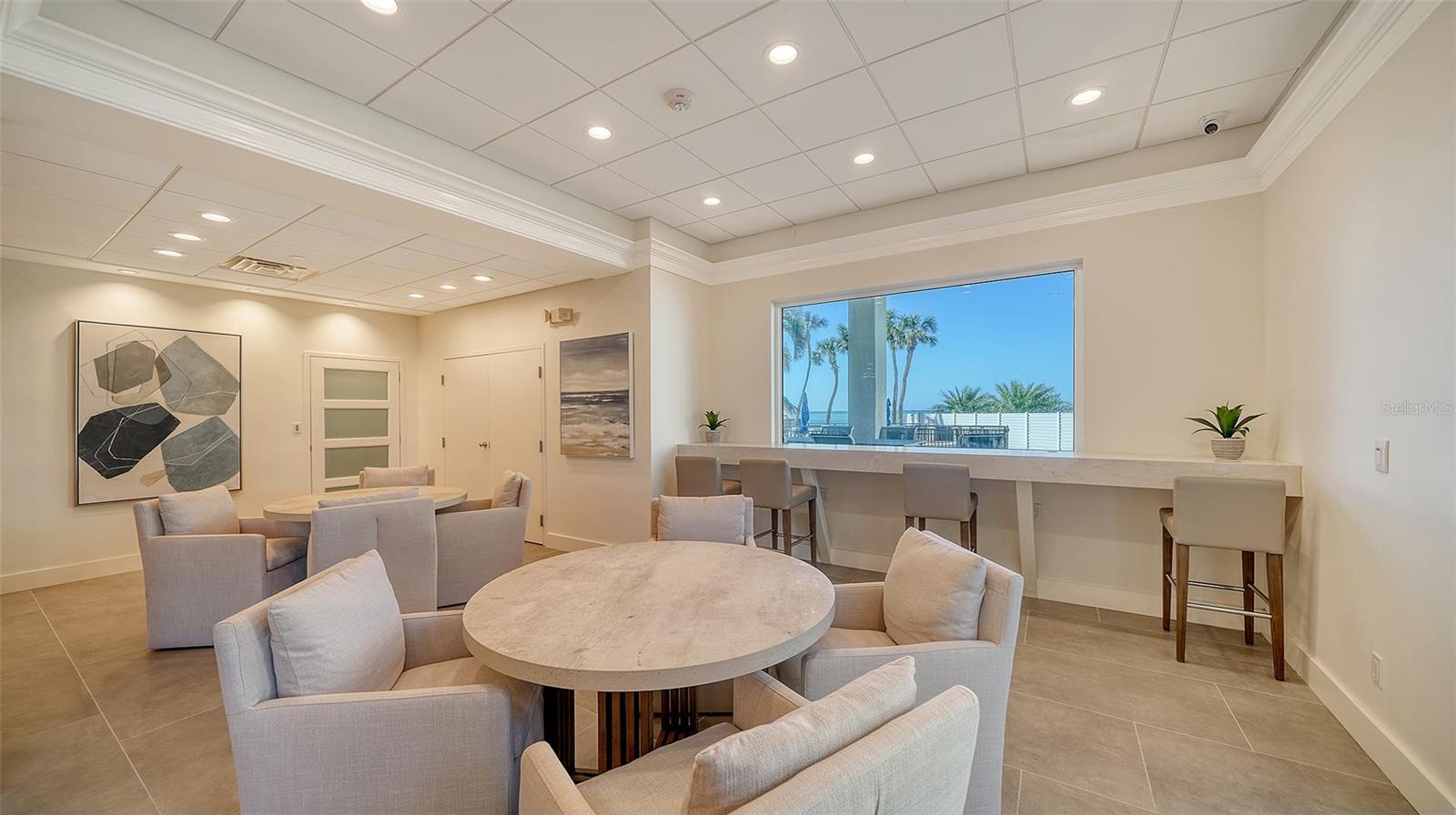 SIESTA TOWERS - Residential Lease