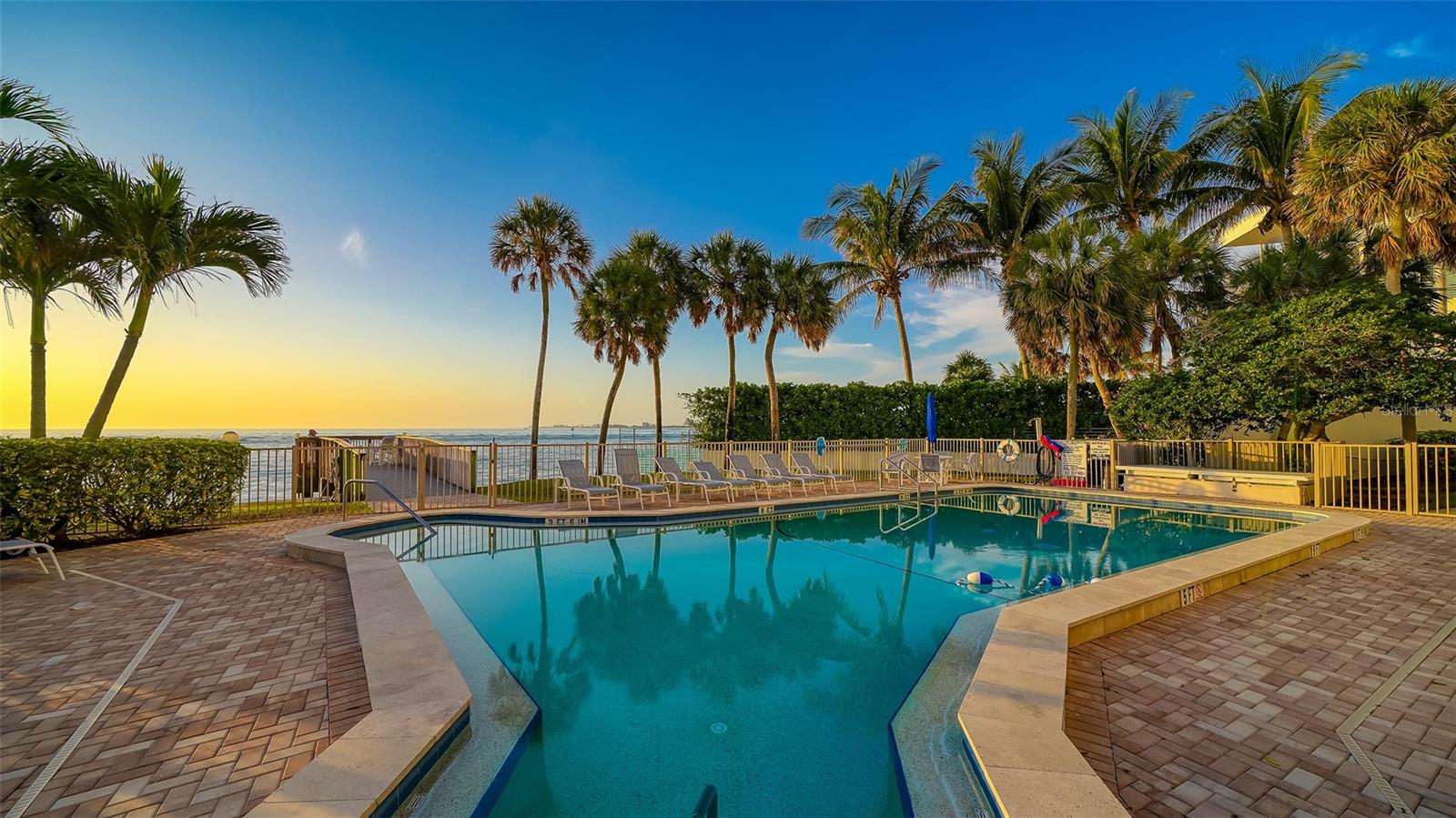 SIESTA TOWERS - Residential Lease