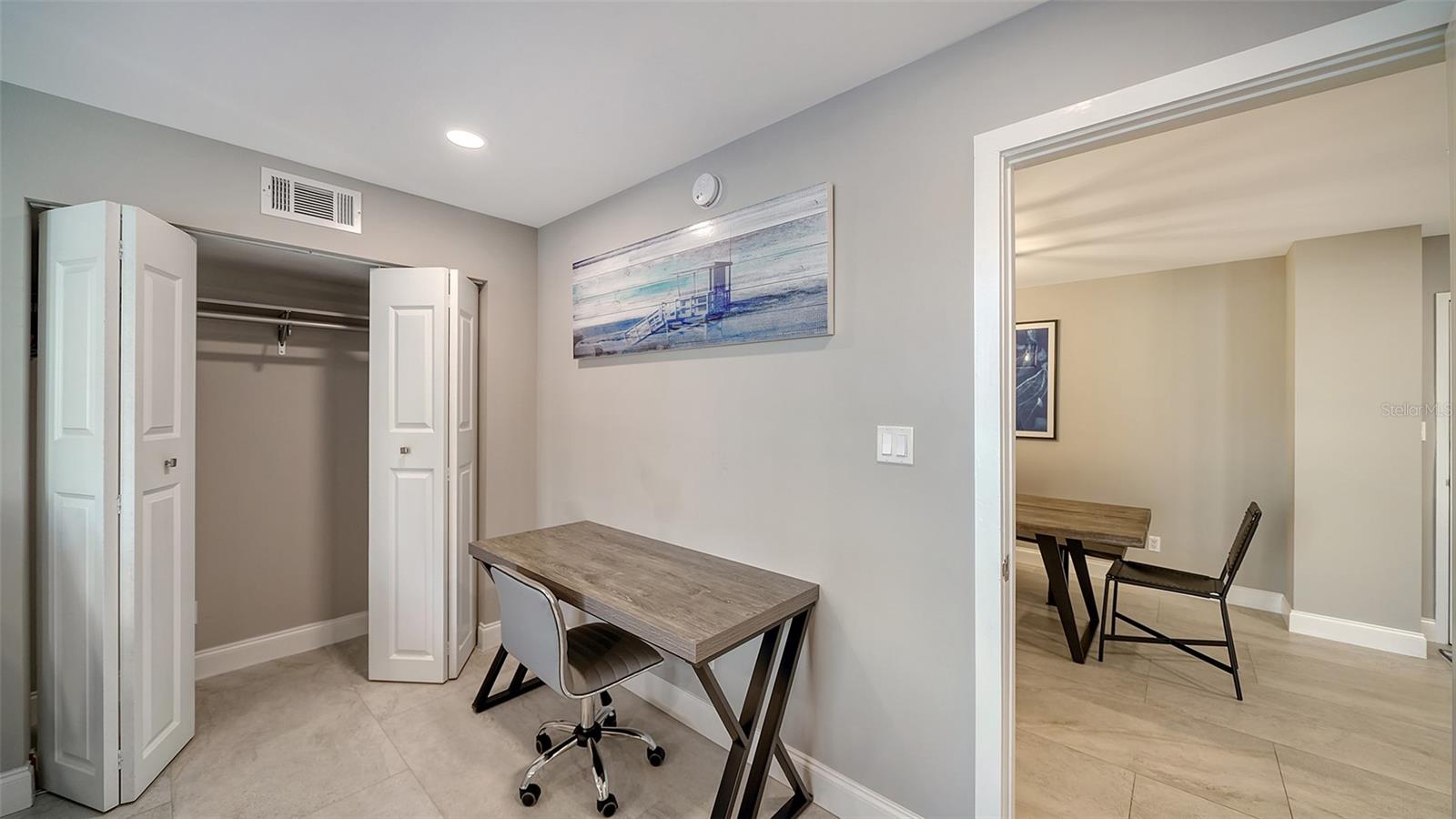 SIESTA TOWERS - Residential Lease