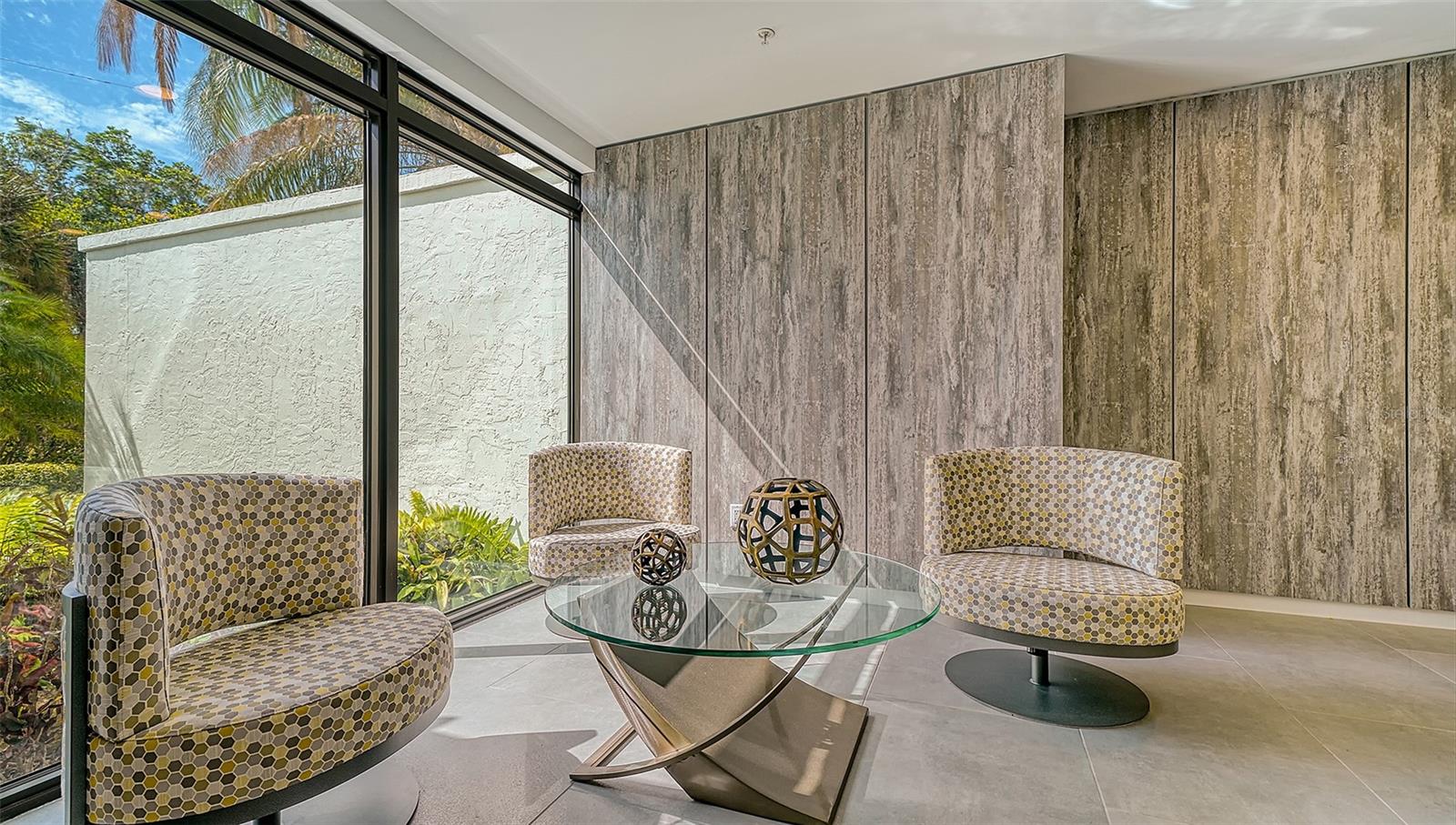 SIESTA TOWERS - Residential Lease