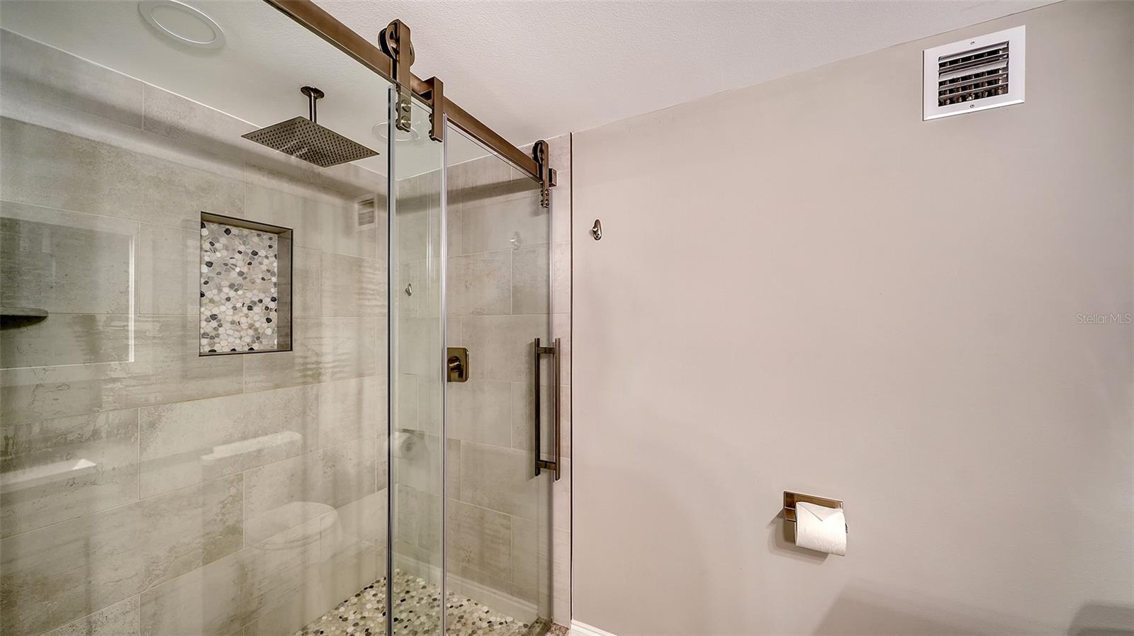 SIESTA TOWERS - Residential Lease