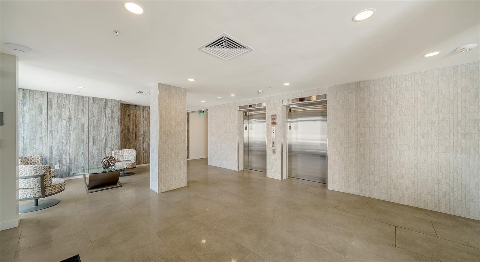 SIESTA TOWERS - Residential Lease