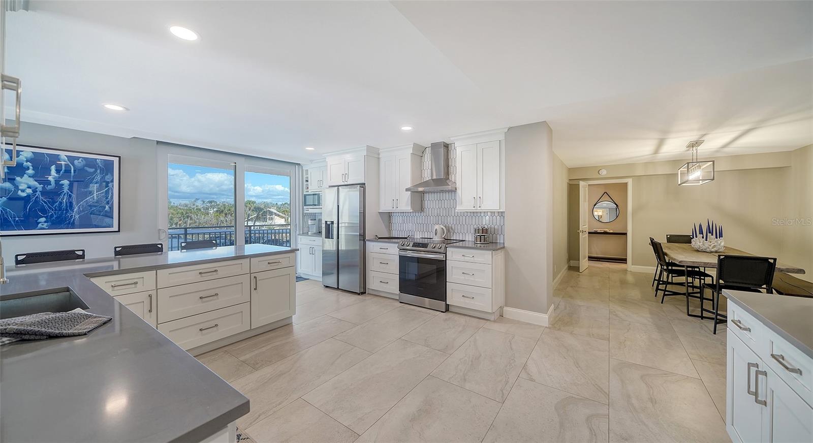 SIESTA TOWERS - Residential Lease