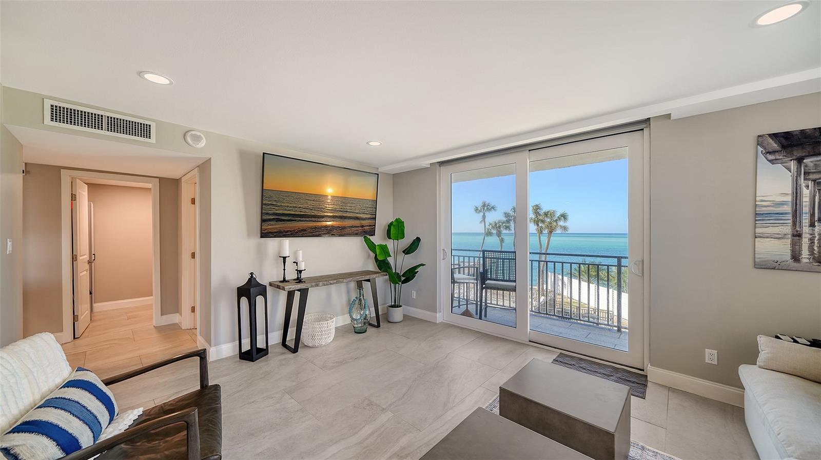 SIESTA TOWERS - Residential Lease