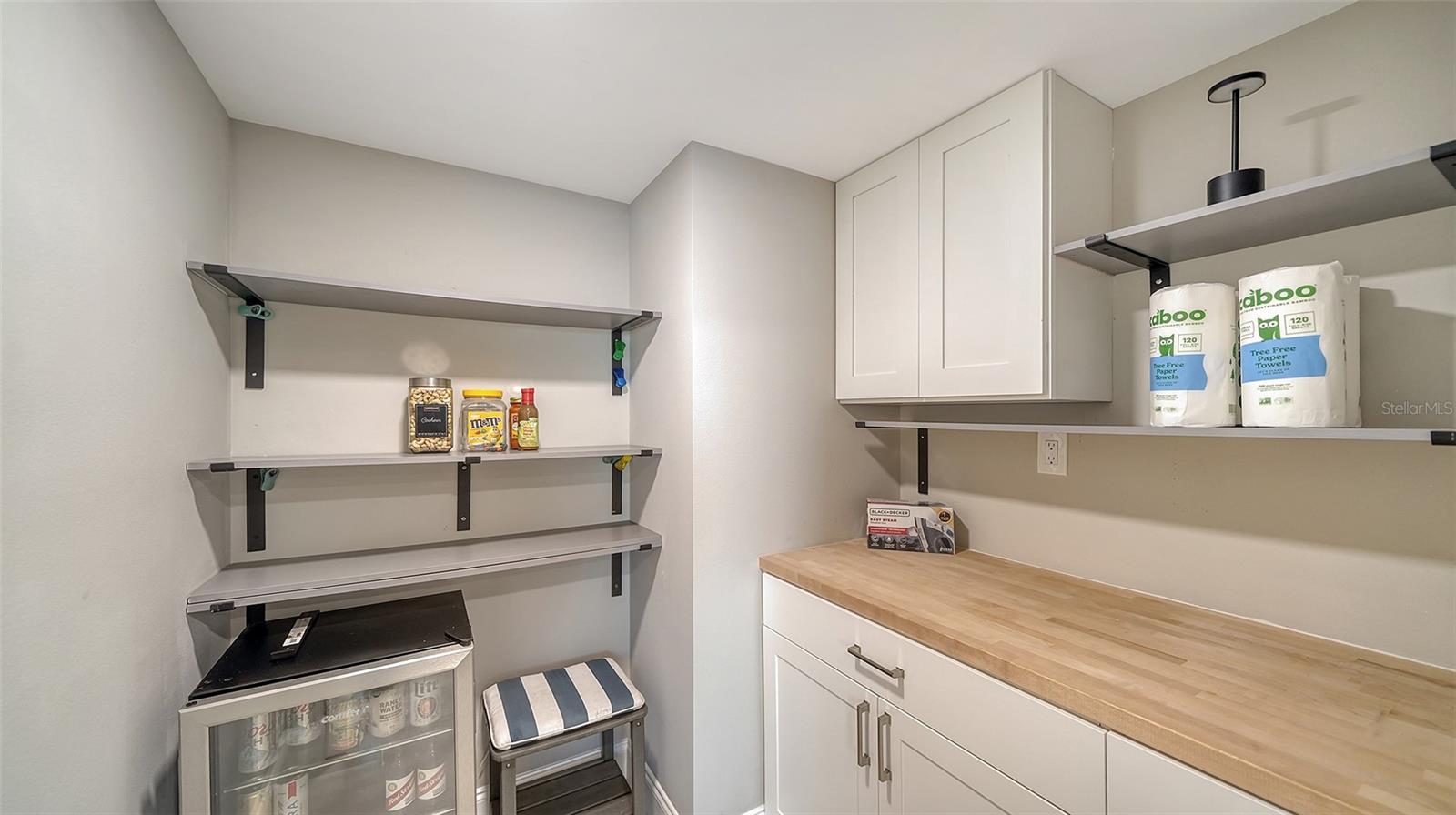 SIESTA TOWERS - Residential Lease