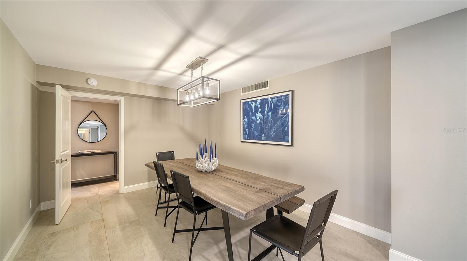 SIESTA TOWERS - Residential Lease