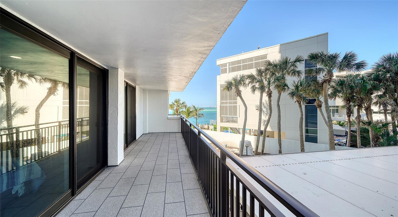 SIESTA TOWERS - Residential Lease