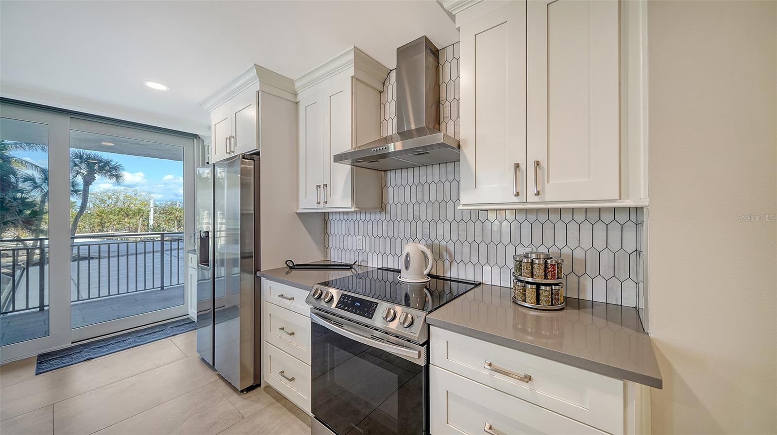 SIESTA TOWERS - Residential Lease