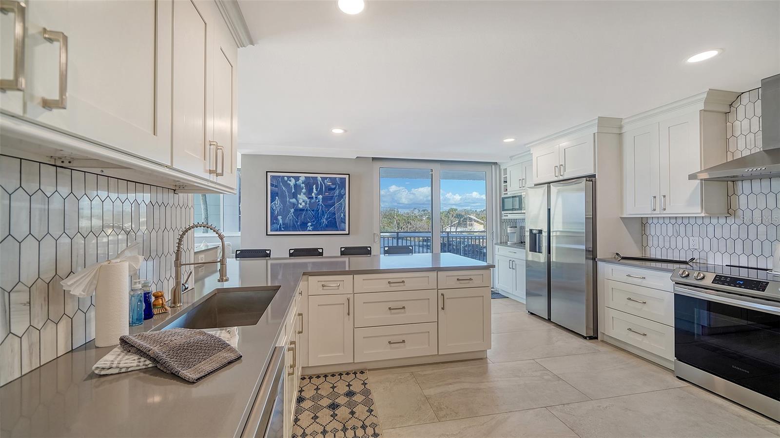 SIESTA TOWERS - Residential Lease