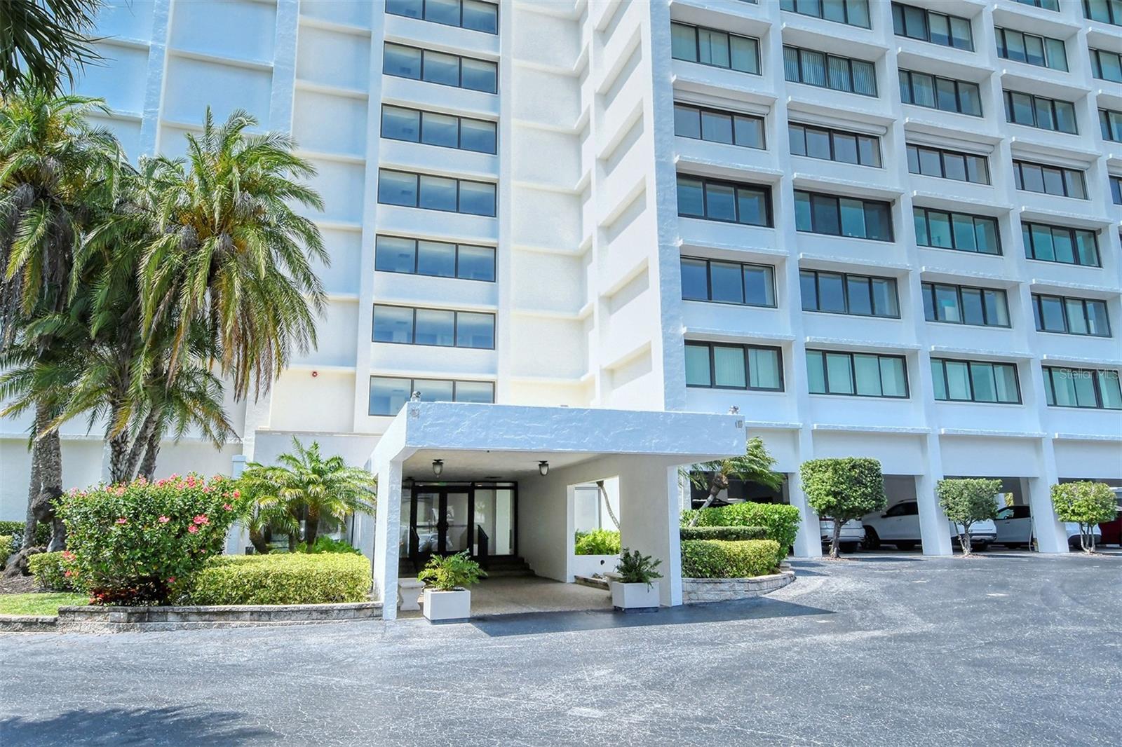 SIESTA TOWERS - Residential Lease