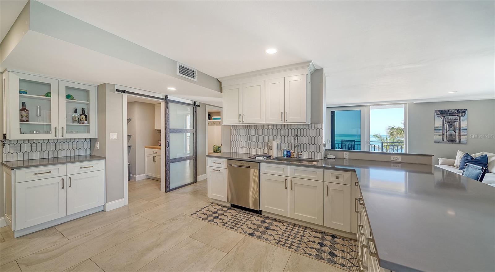 SIESTA TOWERS - Residential Lease