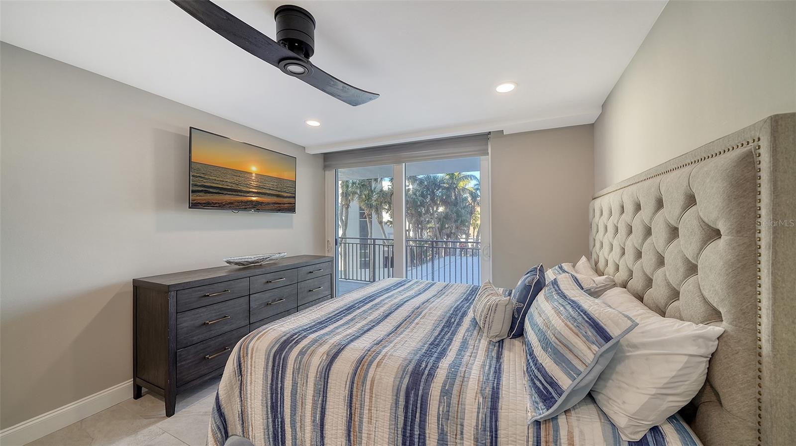 SIESTA TOWERS - Residential Lease