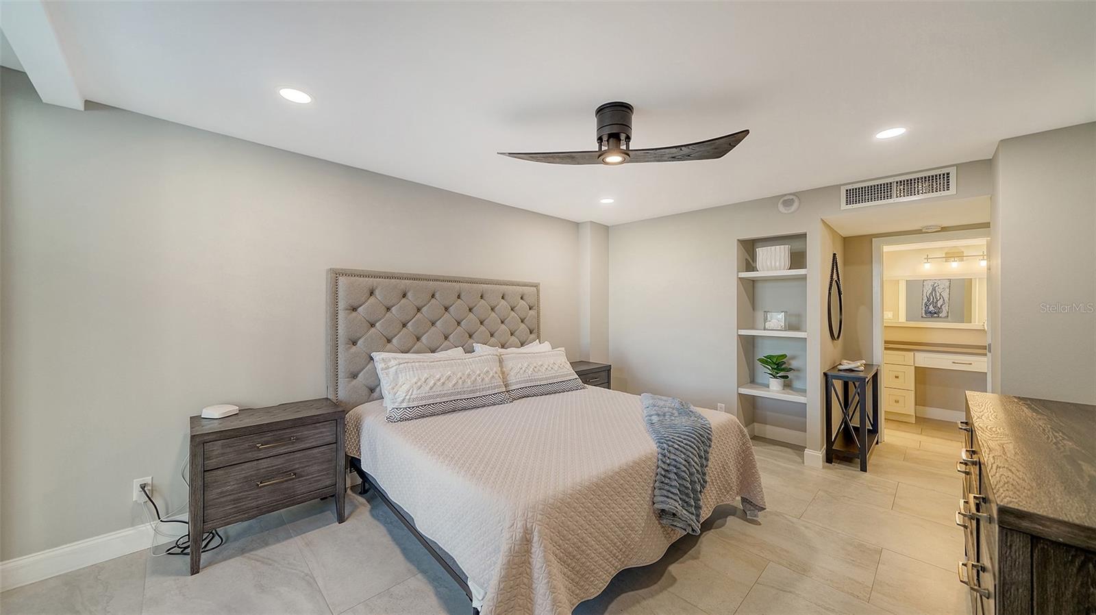 SIESTA TOWERS - Residential Lease