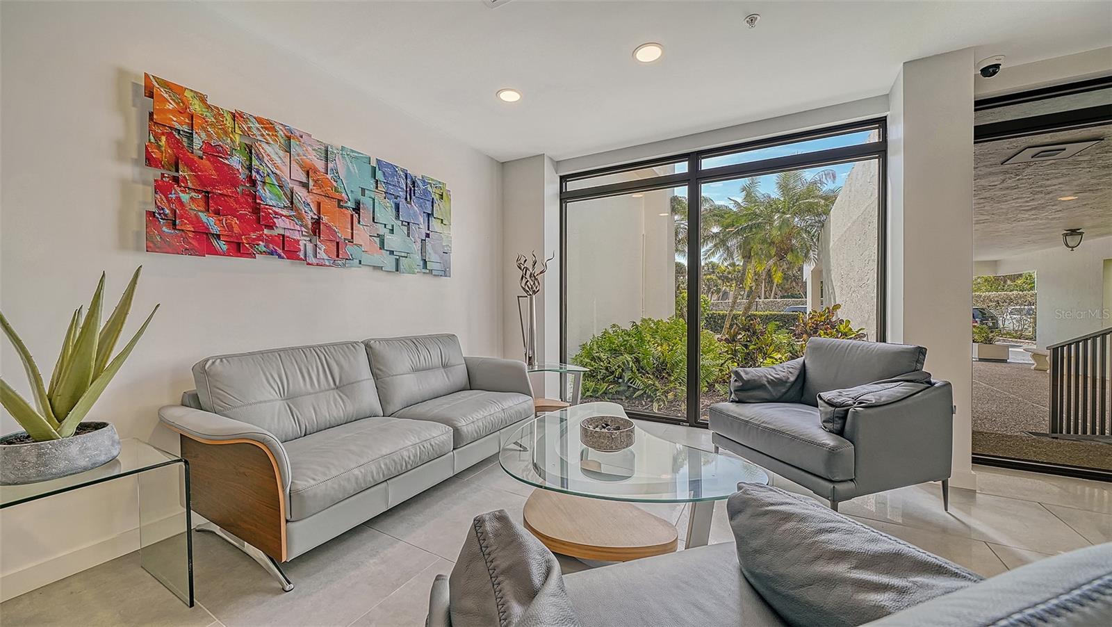 SIESTA TOWERS - Residential Lease