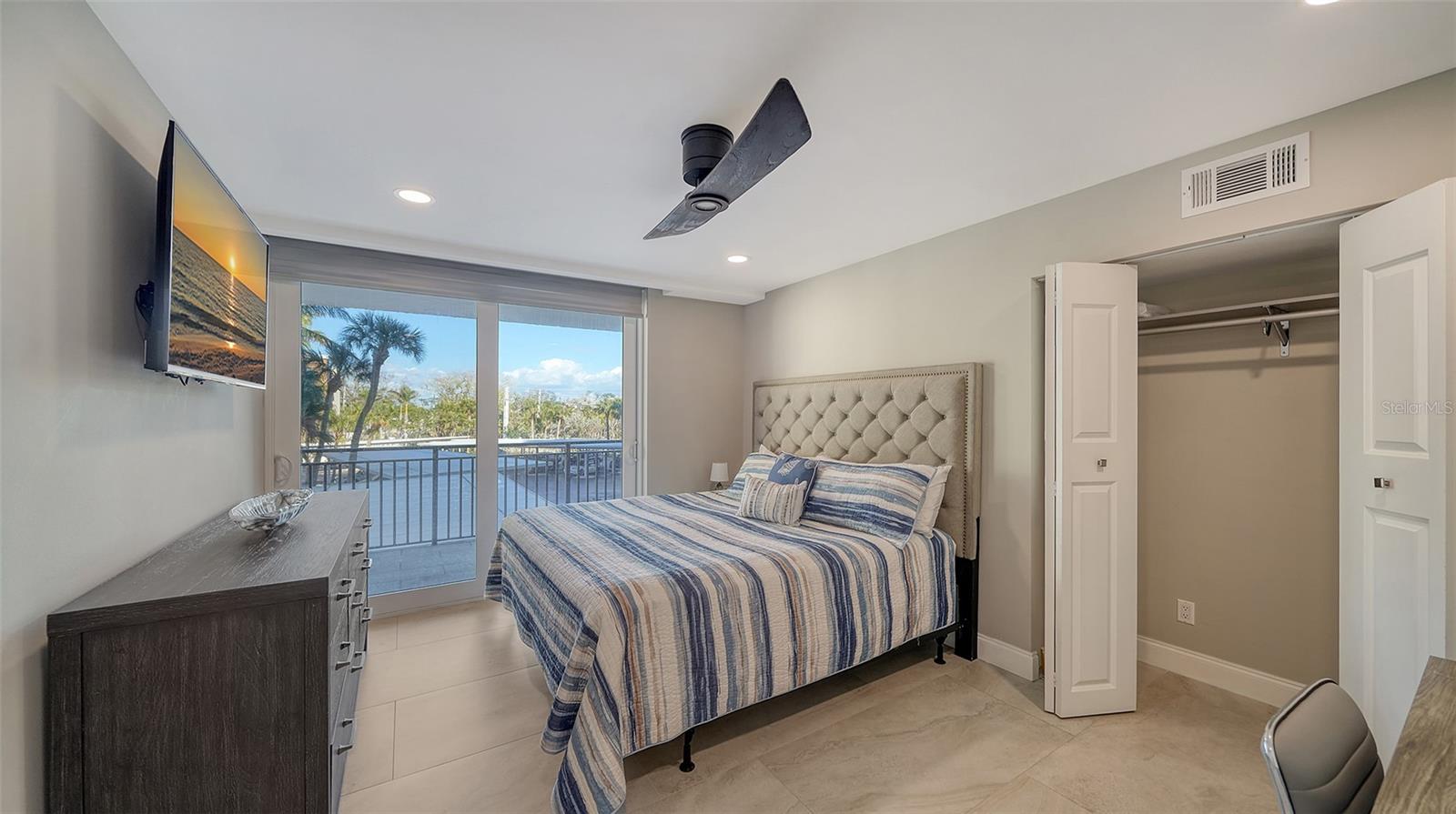 SIESTA TOWERS - Residential Lease