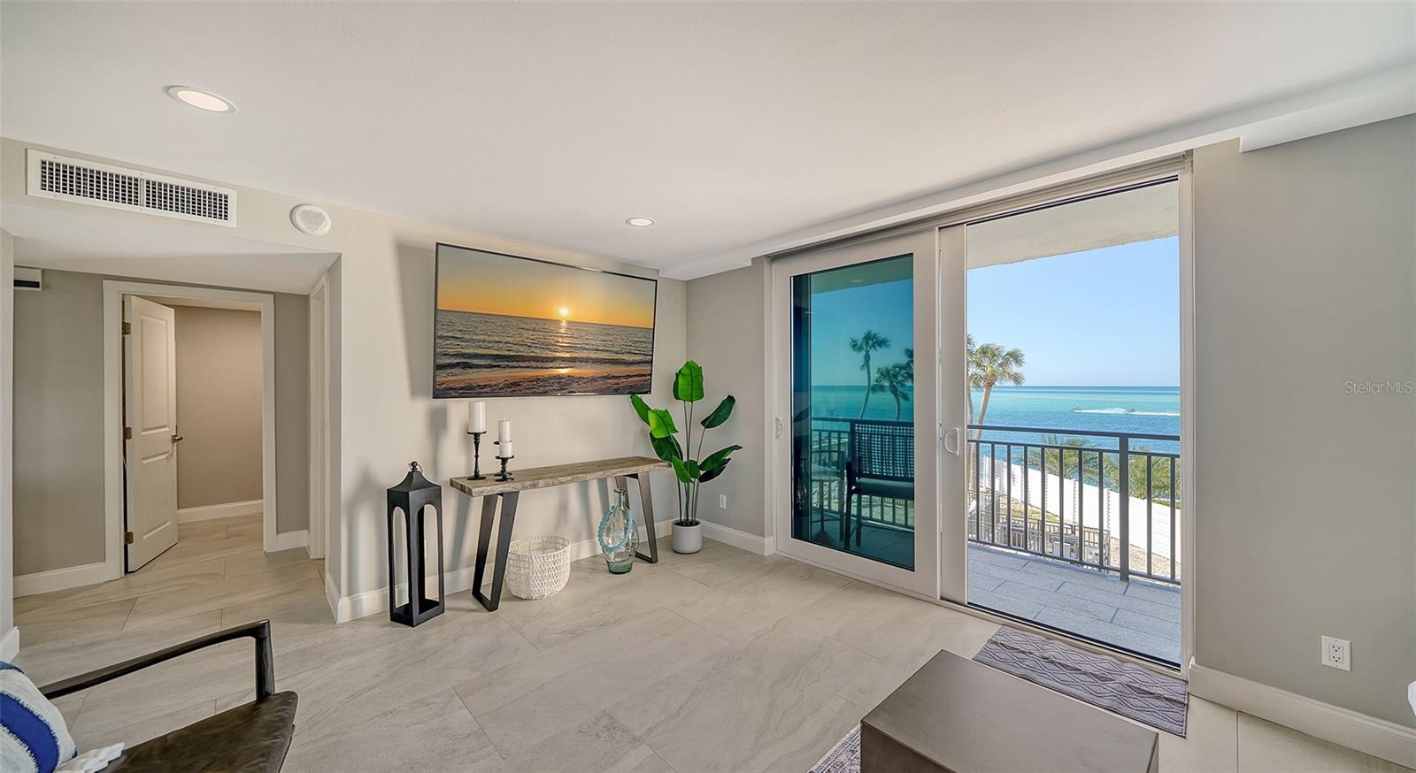 SIESTA TOWERS - Residential Lease