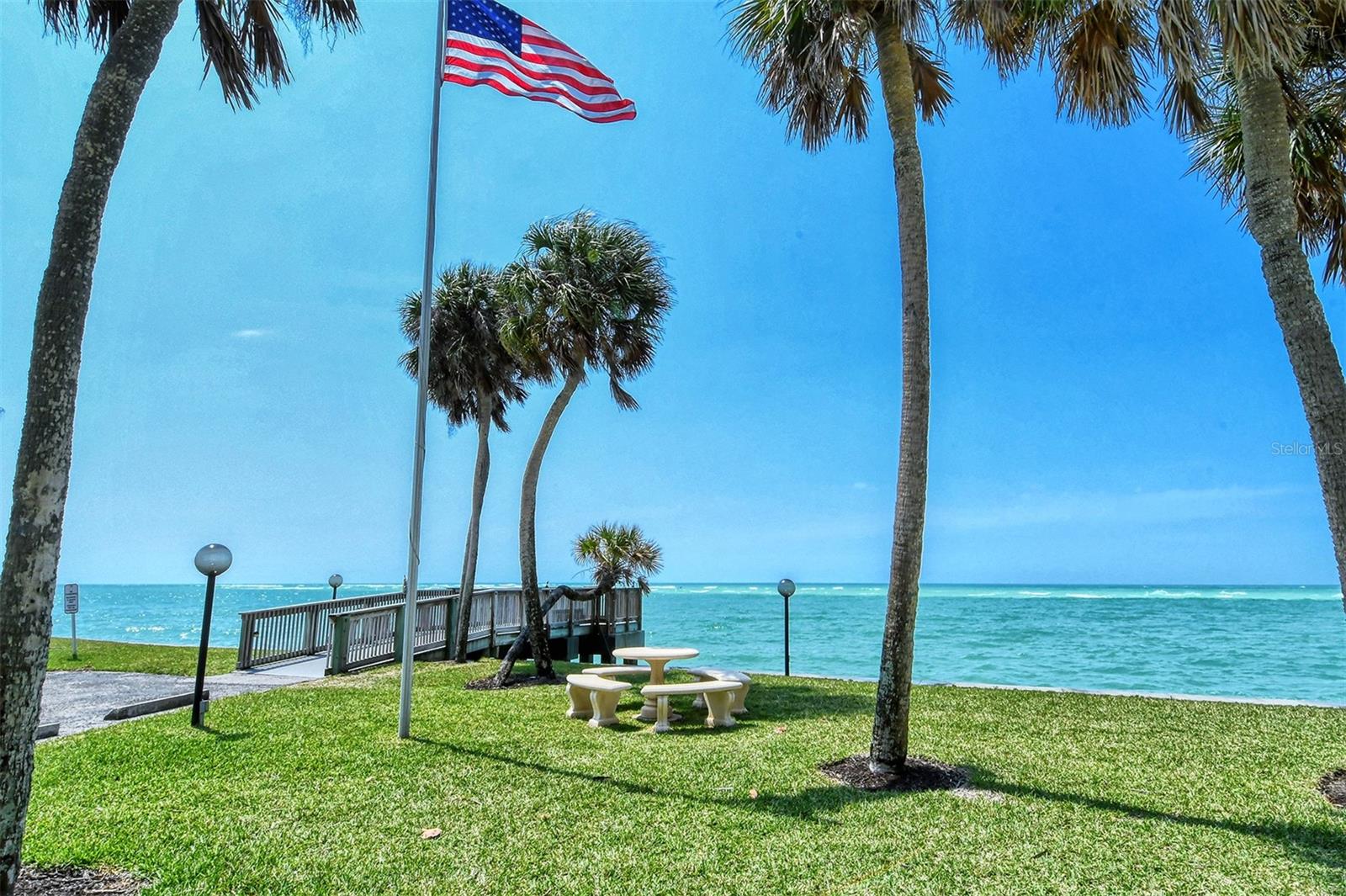 SIESTA TOWERS - Residential Lease