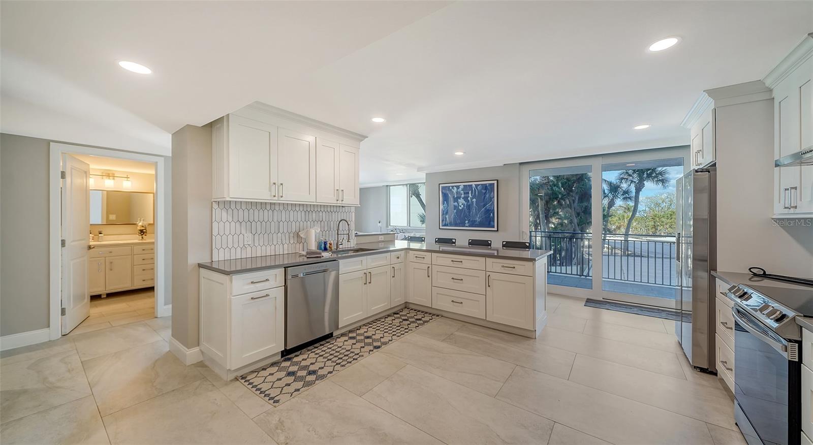 SIESTA TOWERS - Residential Lease