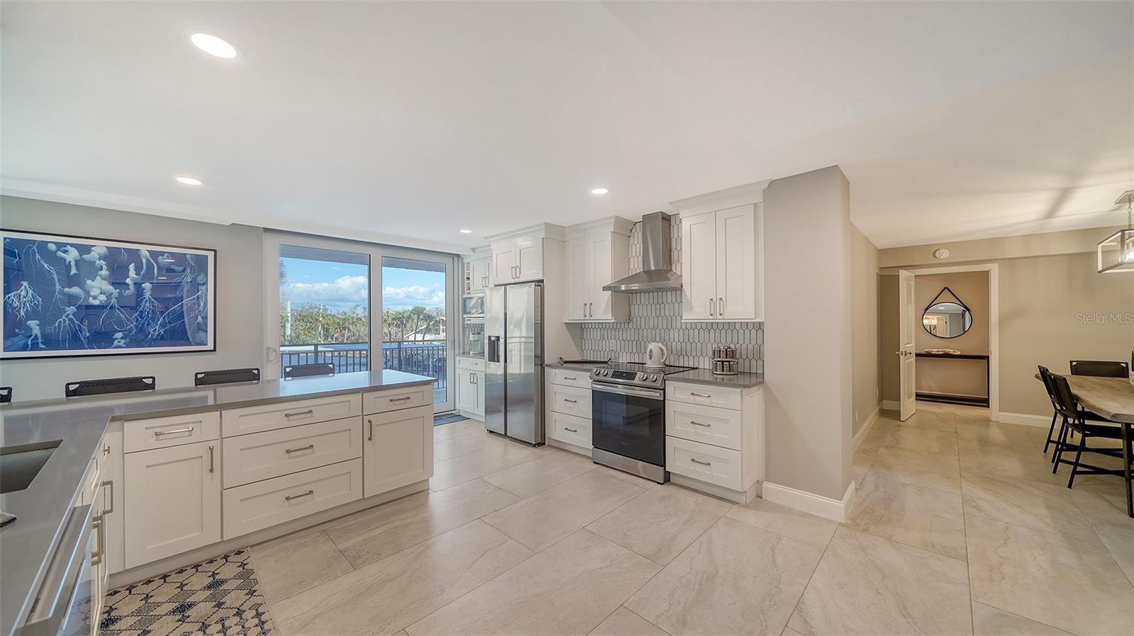 SIESTA TOWERS - Residential Lease