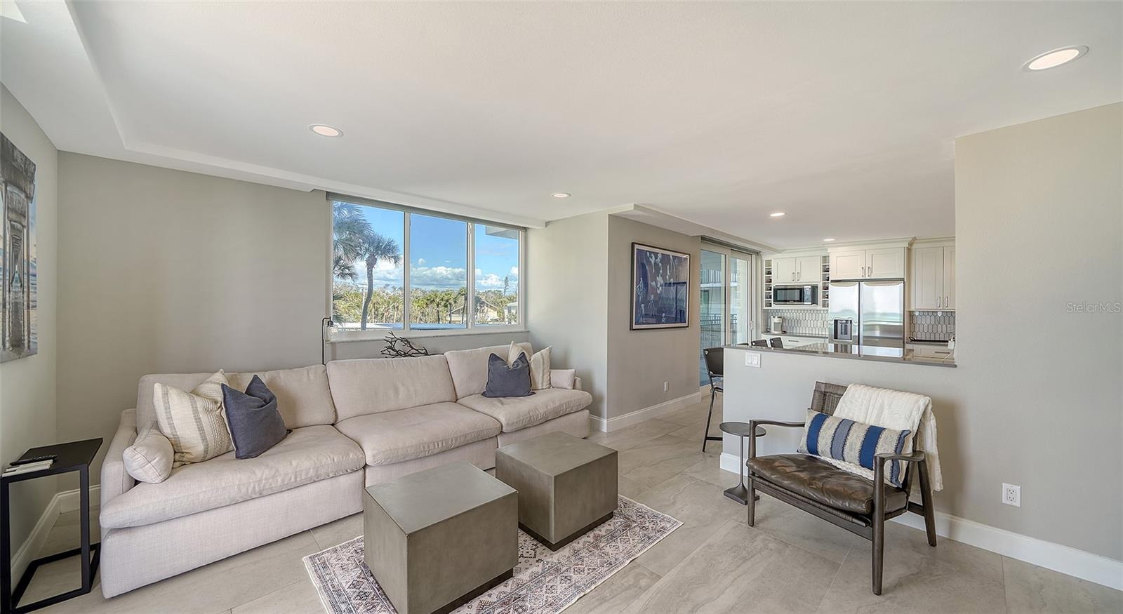 SIESTA TOWERS - Residential Lease