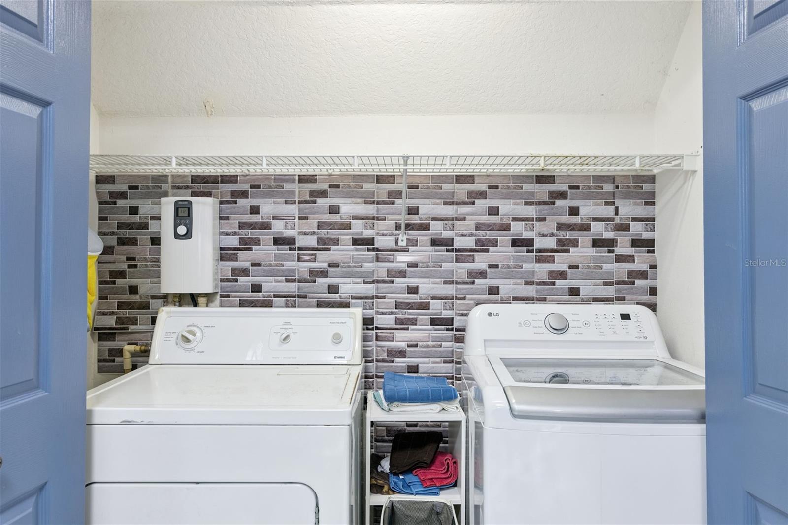 SOMERSET SHORES - Residential