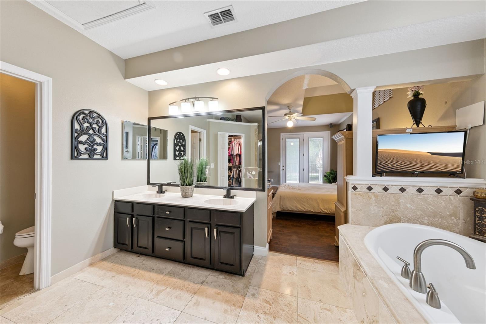 SOMERSET SHORES - Residential