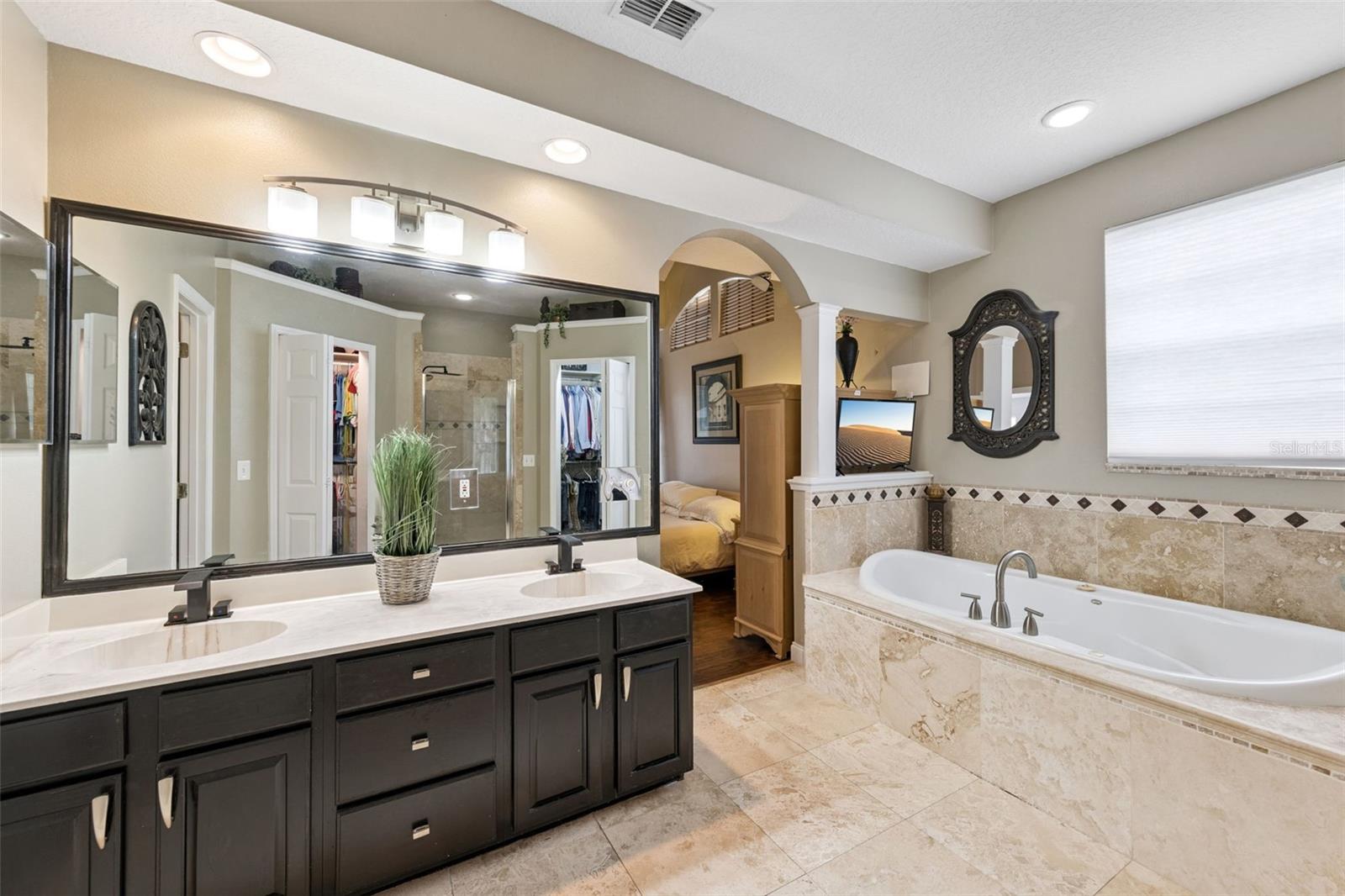 SOMERSET SHORES - Residential