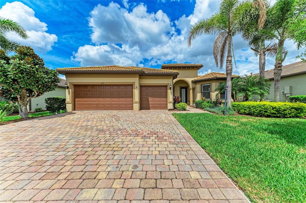 Photo of 16915 Loudon Place, Bradenton, FL 34202 (MLS # A4688183)