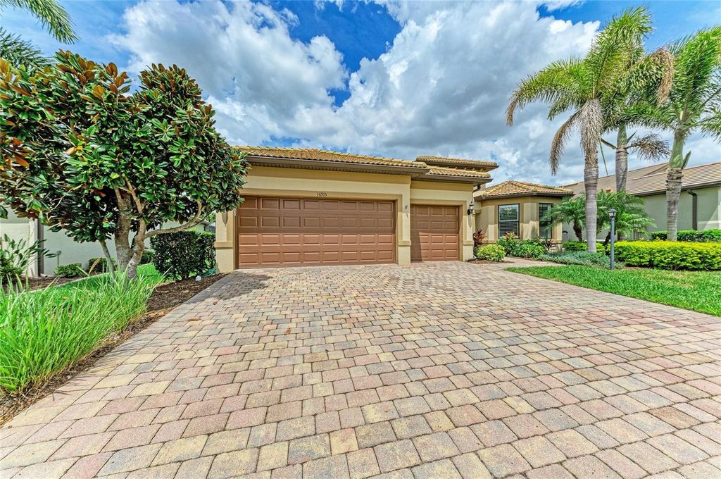 Photo of 16915 Loudon Place, Bradenton, FL 34202 (MLS # A4688183)