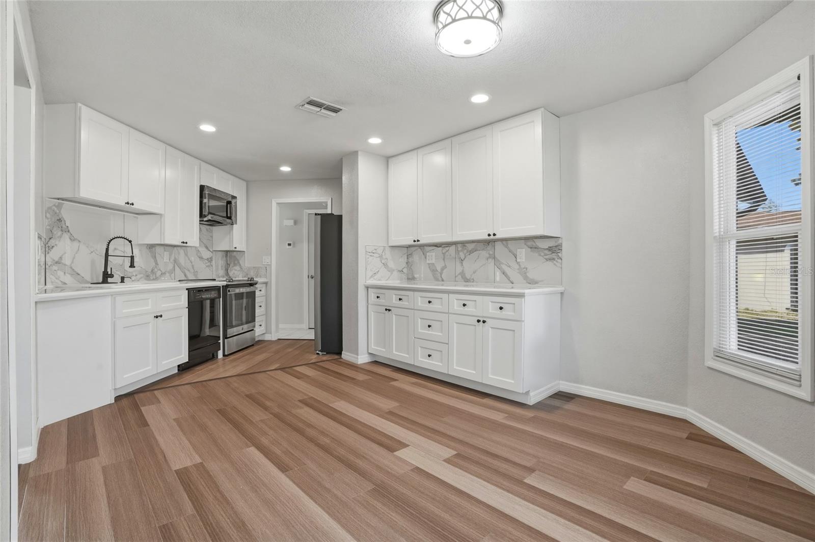 SHADOW LAKES - Residential