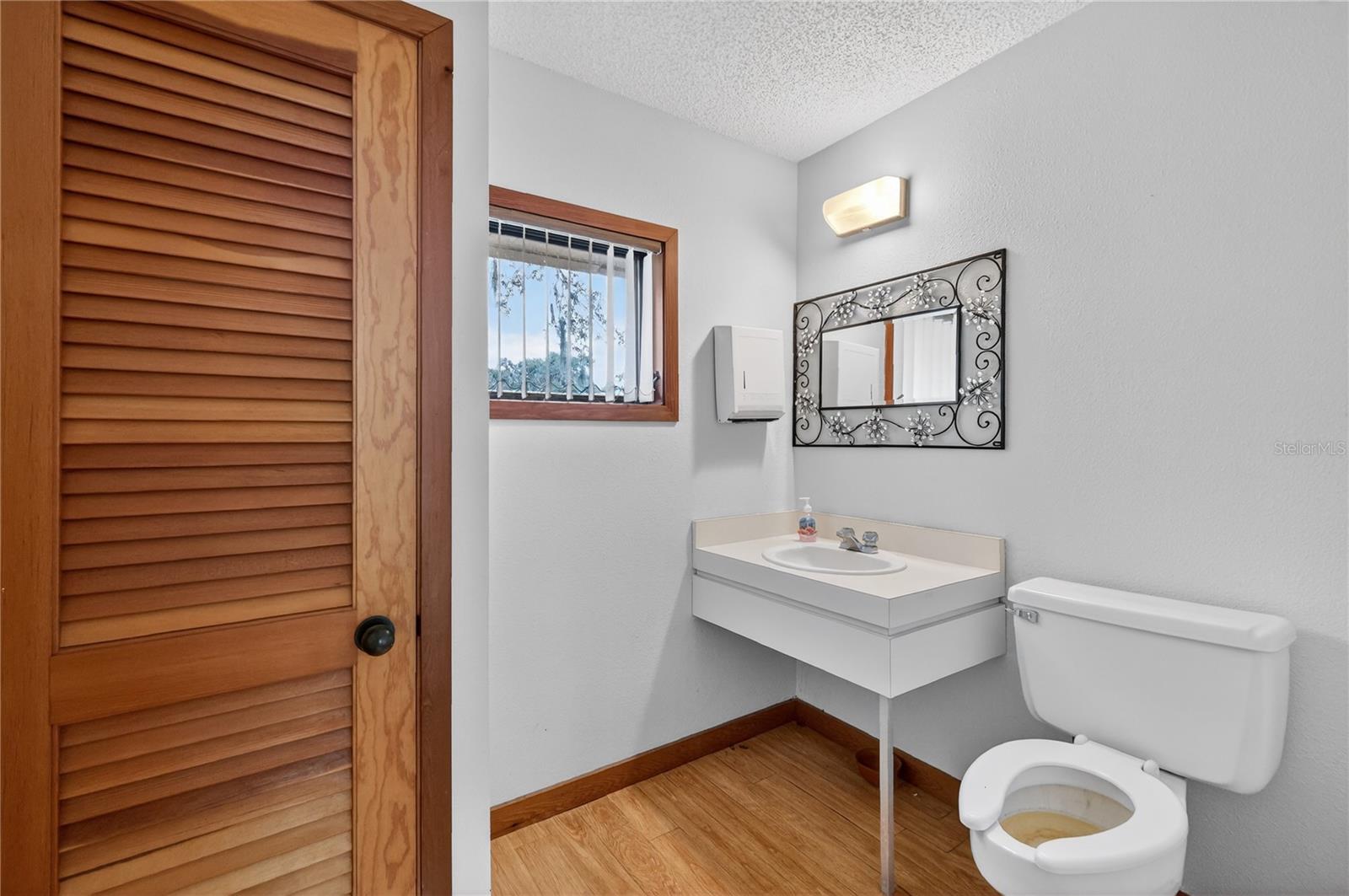 LEESBURG N C LEE ESTATE - Commercial Lease