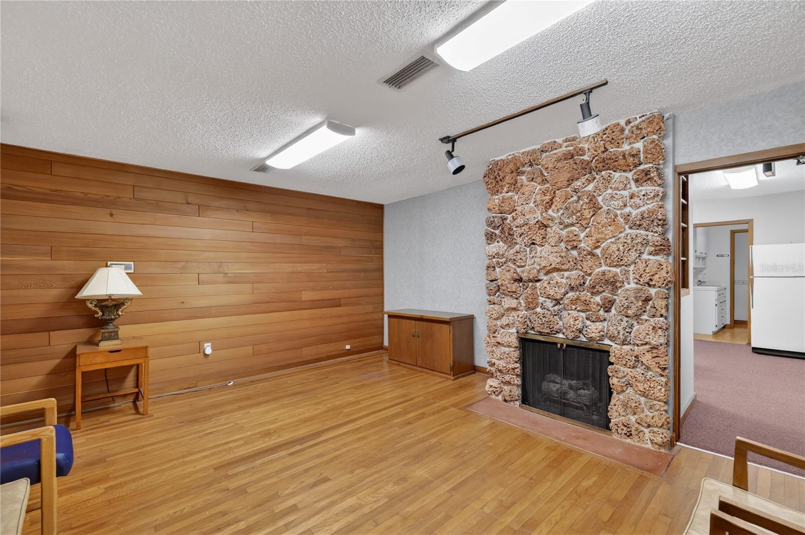 LEESBURG N C LEE ESTATE - Commercial Lease