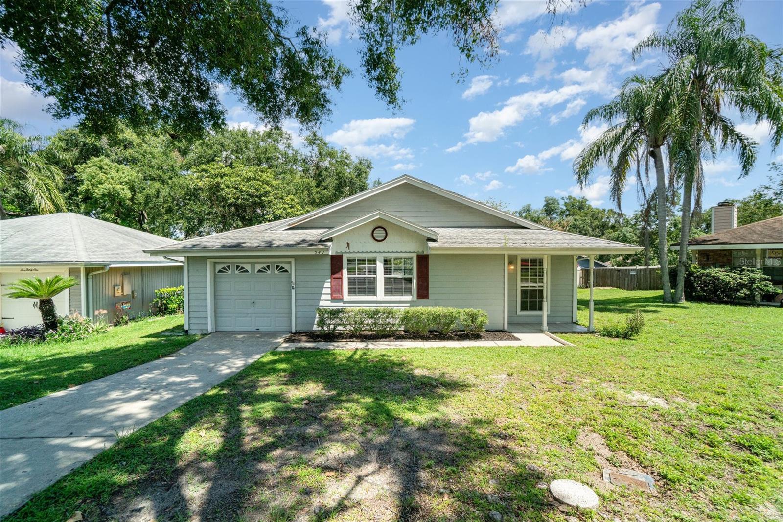 Charming 3-Bedroom, 2-Bathroom Home in a Cul-de-Sac in Mount Dora
Welcome to this well-maintained home located in a quiet cul-de-sac with a 1-car garage in the heart of Mount Dora. The living room features tall ceilings and flows seamlessly into the kitchen, creating a spacious and open feel. The kitchen includes laminate countertops and black appliances for easy upkeep.
Enjoy the outdoors bug-free from the small covered back porch, conveniently located just off the dining area. Durable LVP flooring runs throughout the home, offering low-maintenance living for a variety of lifestyles.
Just minutes from downtown Mount Dora’s unique shops, restaurants, and parks—this home offers both comfort and convenience.
Schedule your showing today!