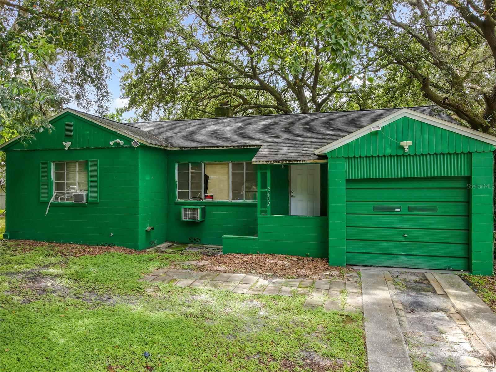 Attention Investors and cash buyers! This is your chance to own a property with incredible potential in the heart of Sanford, FL. This AS-IS sale offers a blank canvas for a full renovation - whether you're looking to flip, rent or hold for long-term appreciation.