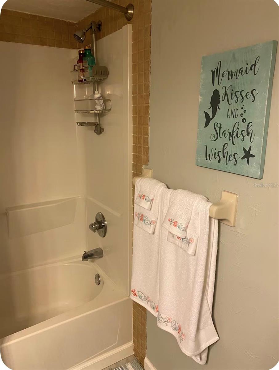 OLD ISLAND INN CONDO - Residential Lease