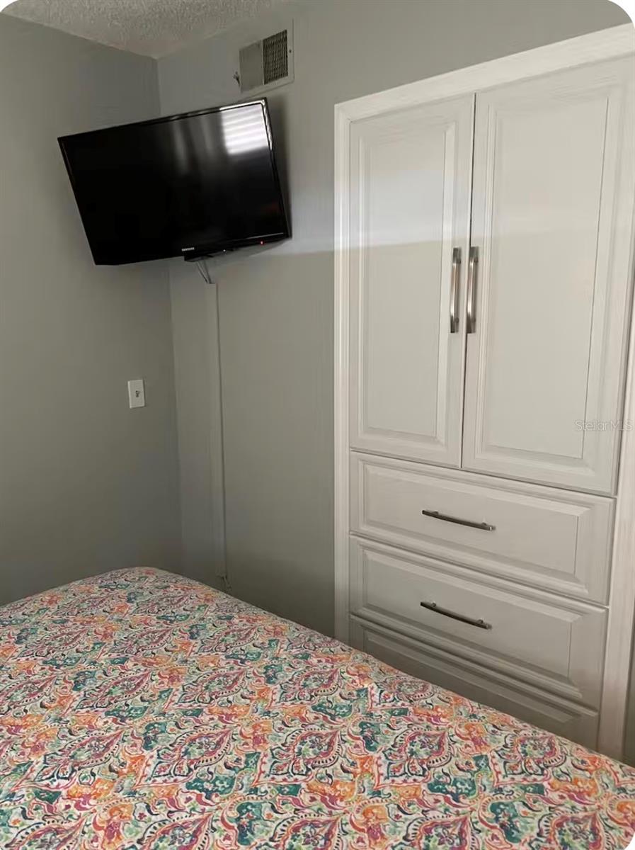 OLD ISLAND INN CONDO - Residential Lease