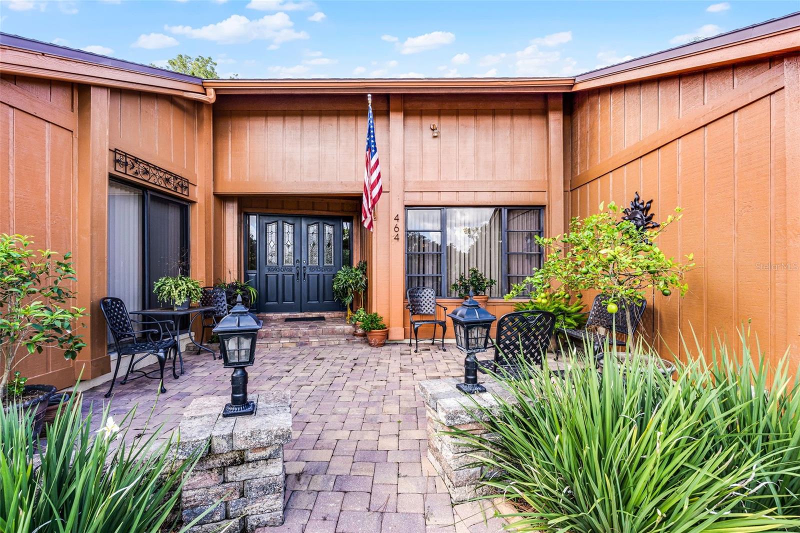 464 WILD OAK CIRCLE